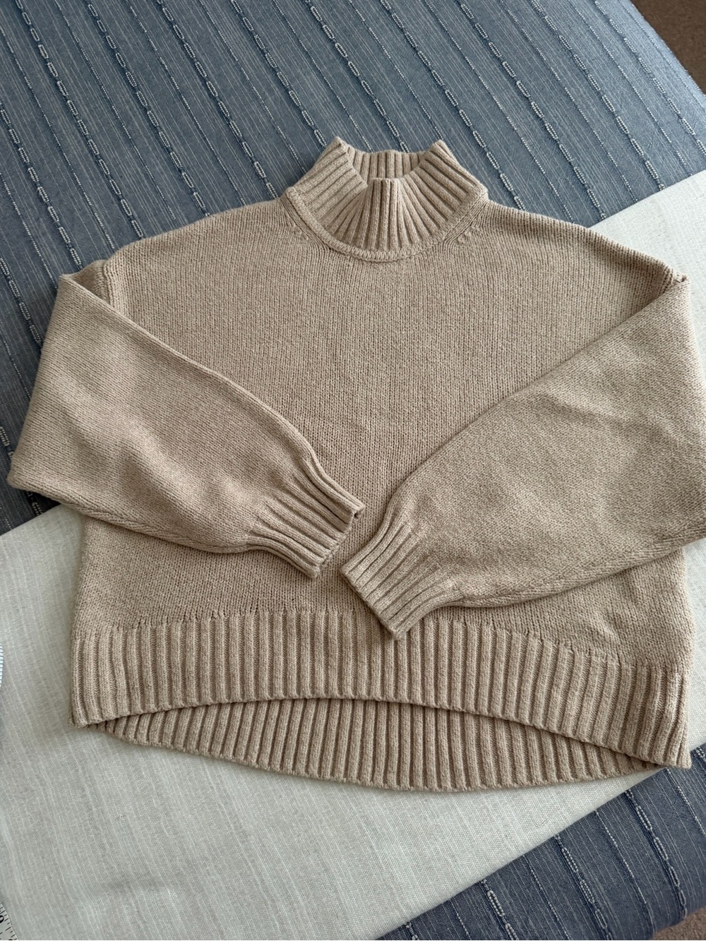 Gap cropped mock turtleneck sweater in size M kids